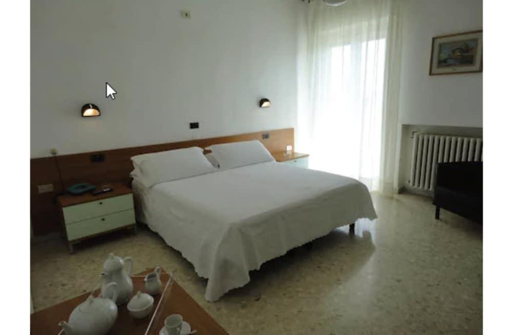 Hotel Riviera บารี ภายนอก รูปภาพ